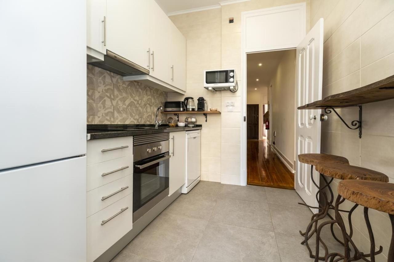 Retro M2 R4 - Lovely Double Room With Shared Bathroom Лиссабон Экстерьер фото