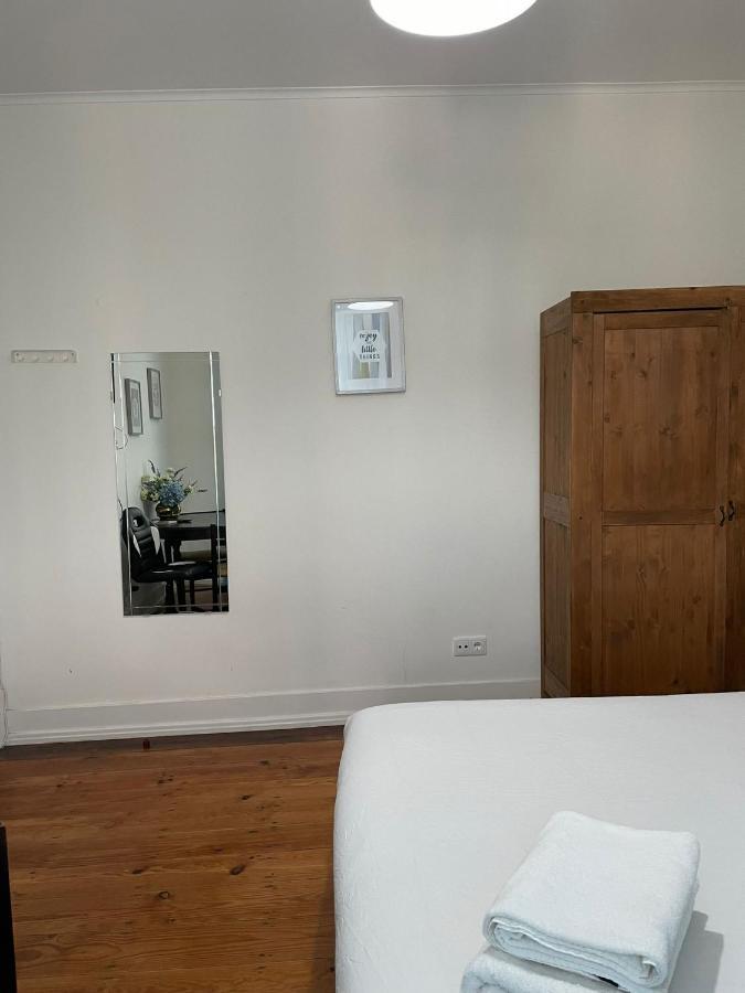 Retro M2 R4 - Lovely Double Room With Shared Bathroom Лиссабон Экстерьер фото